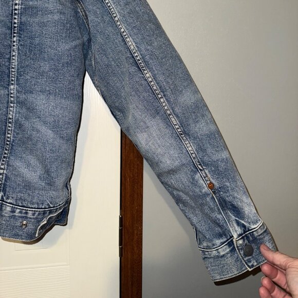 American Eagle Sherpa Lined Denim Trucker Jacket Size Small - Picture 10 of 16